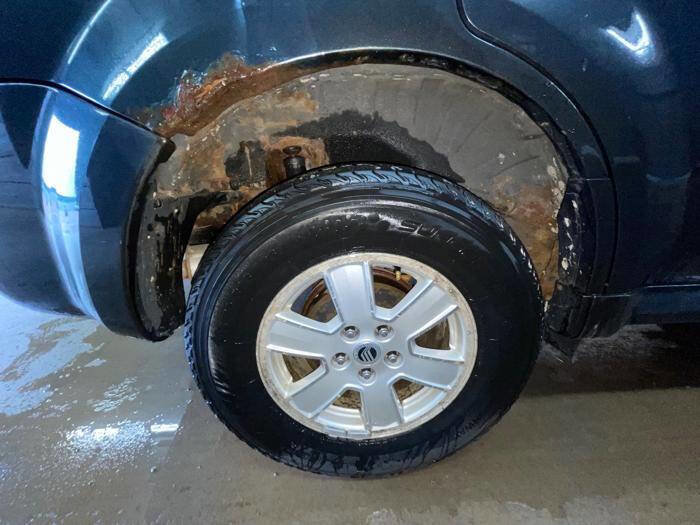 Used 2010 Mercury Mariner 4WD image 16