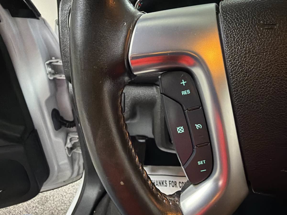 Used 2017 Chevrolet Traverse LT FWD image 16