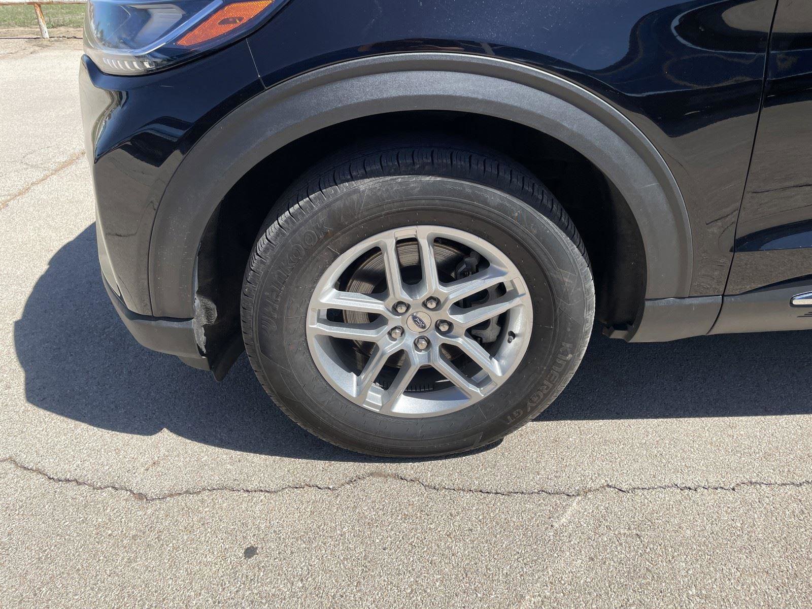 Used 2025 Ford Explorer Active image 33