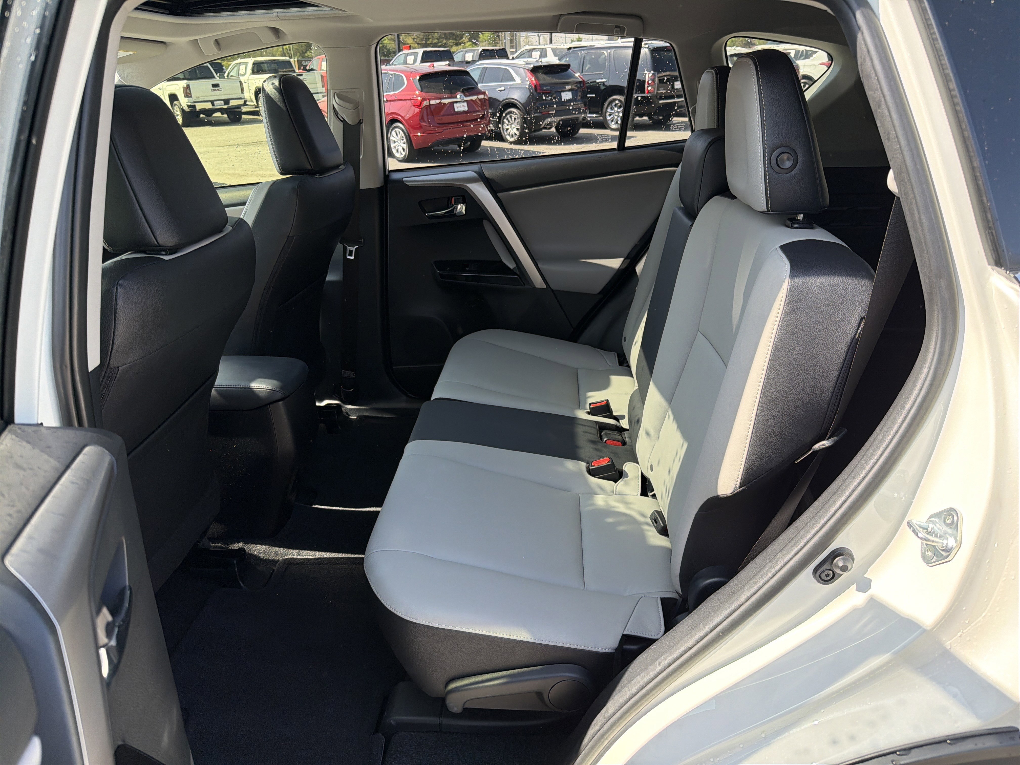 Used 2018 Toyota RAV4 Limited image 24