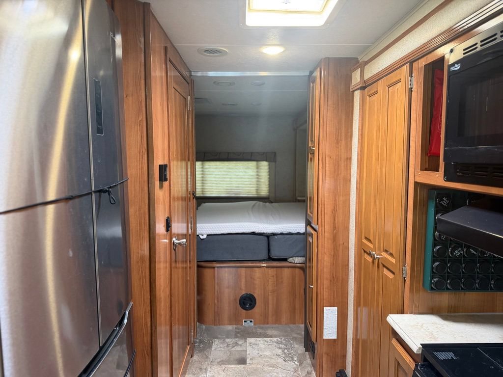 Used 2017 Ford E-450 and Econoline 450 Super Duty w/ Motorhome Prep Package RWD image 19