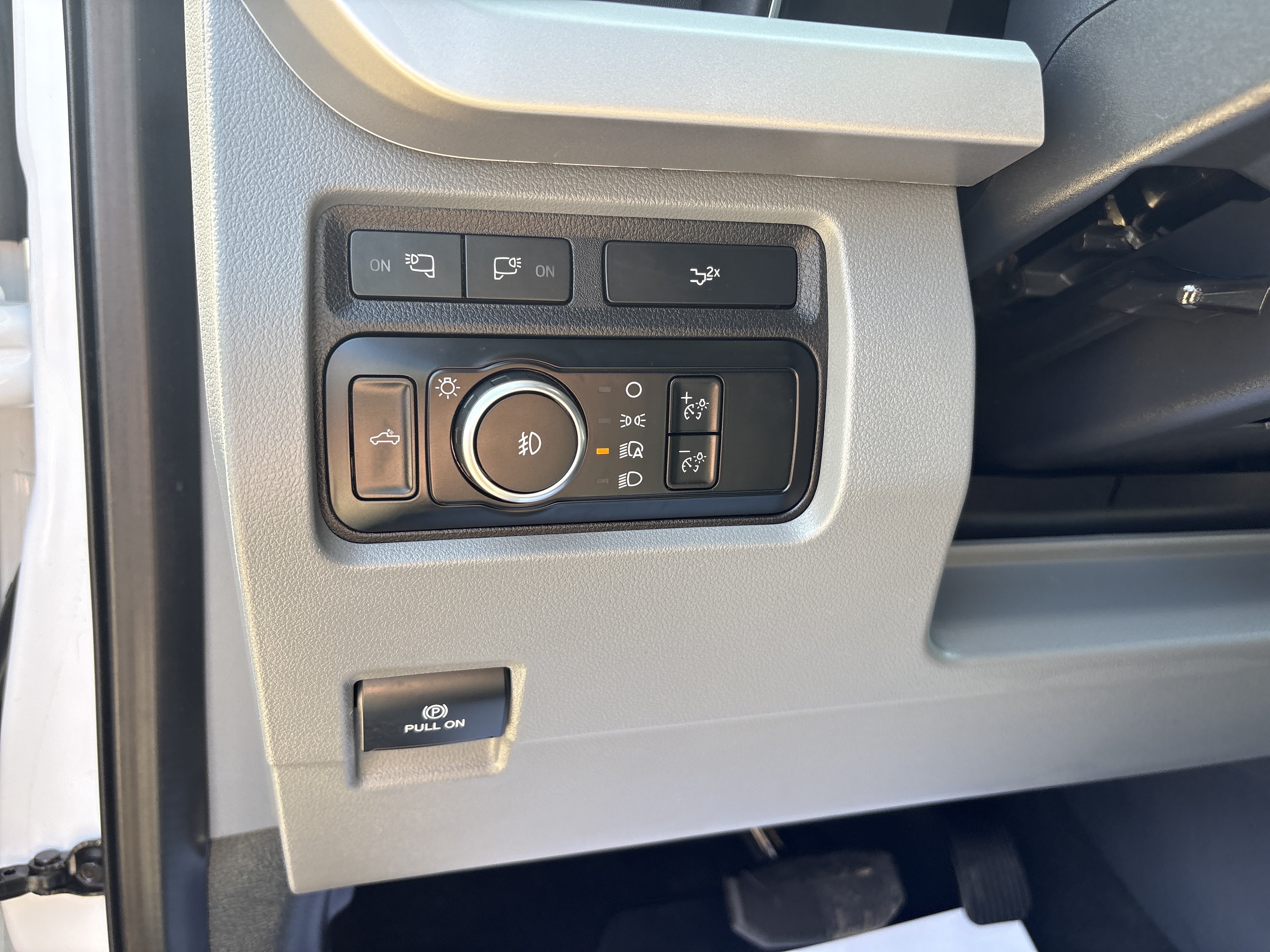 Used 2023 Ford F250 XLT w/ Black Appearance Package AWD/4WD image 12