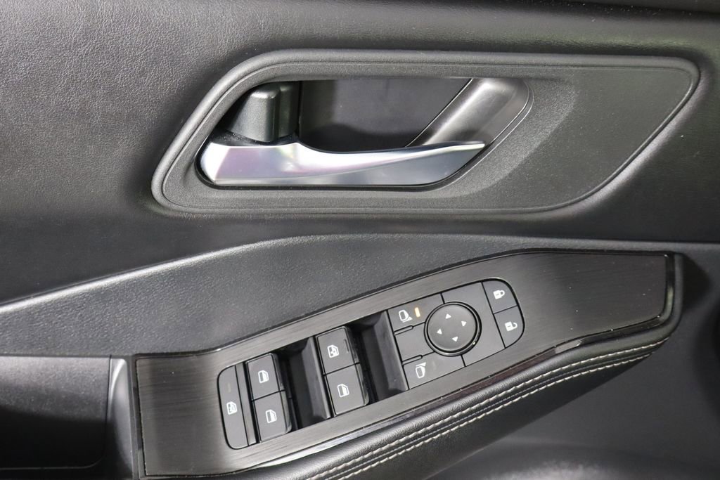 Used 2024 Nissan Rogue SV image 22