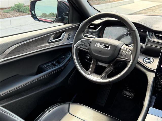 Certified 2025 Jeep Grand Cherokee L Limited w/ Black Appearance Package image 10