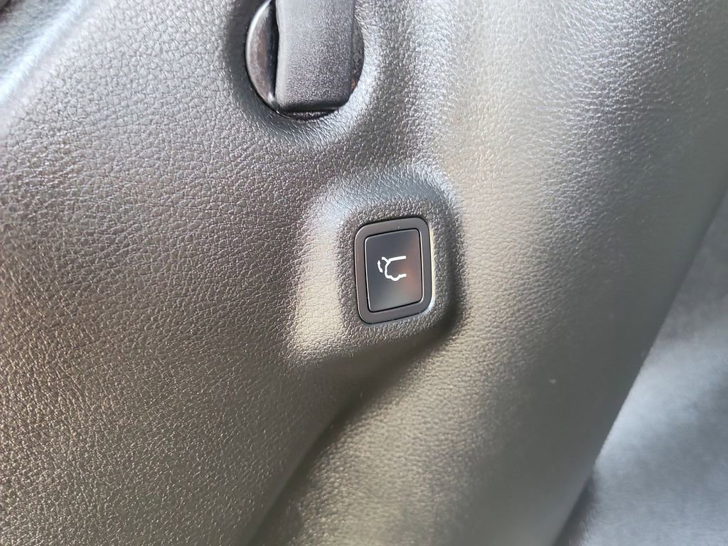 Used 2023 Jeep Compass Latitude w/ Sun and Sound Group image 17