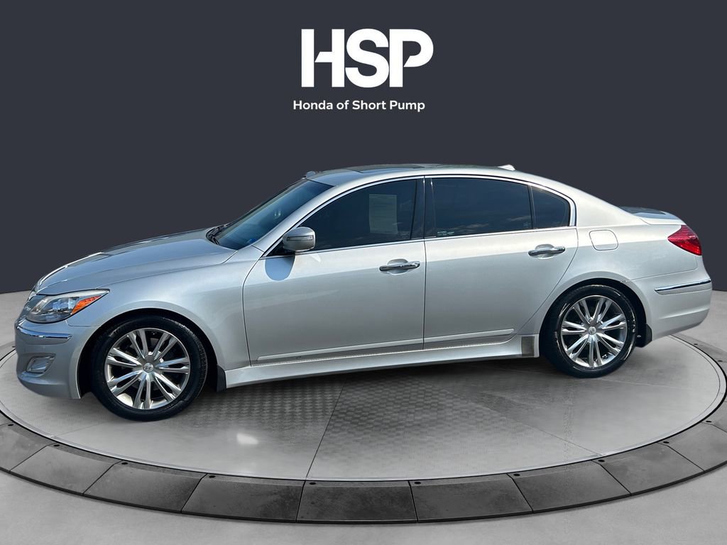 Used 2013 Hyundai Genesis 3.8 w/ Technology Pkg RWD image 2
