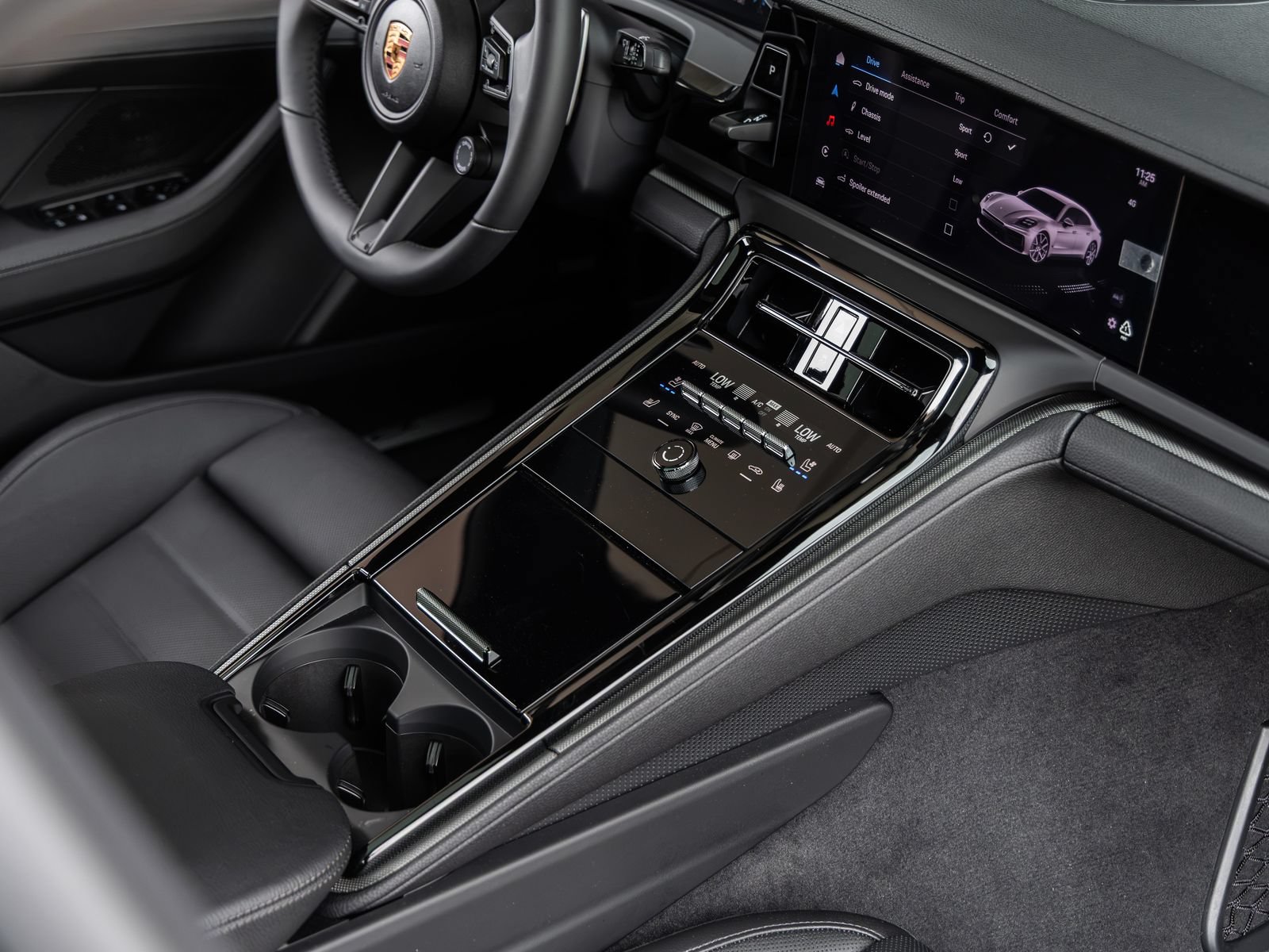 Certified 2025 Porsche Panamera image 33