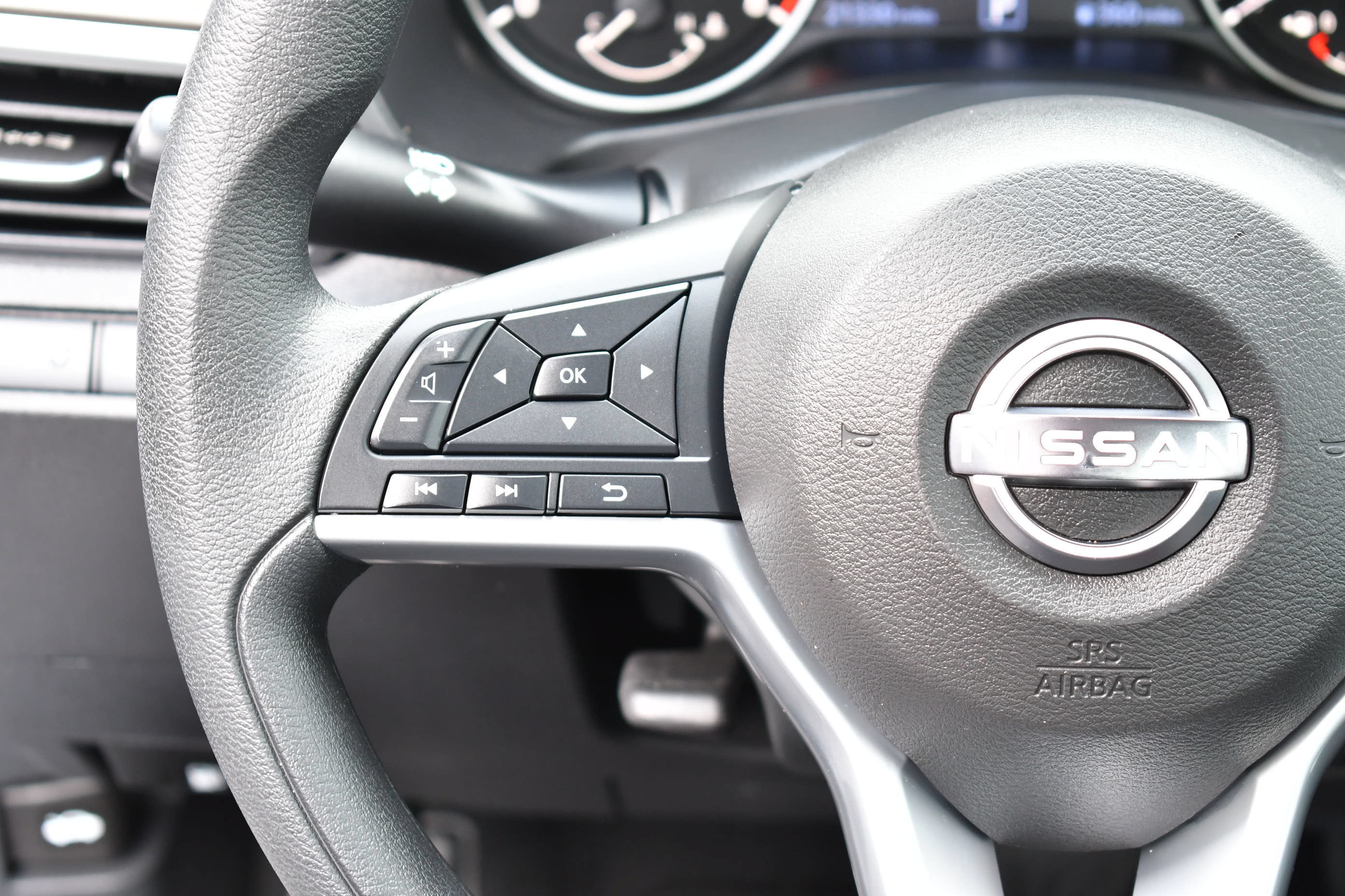 Used 2025 Nissan Altima 2.5 SV FWD image 16