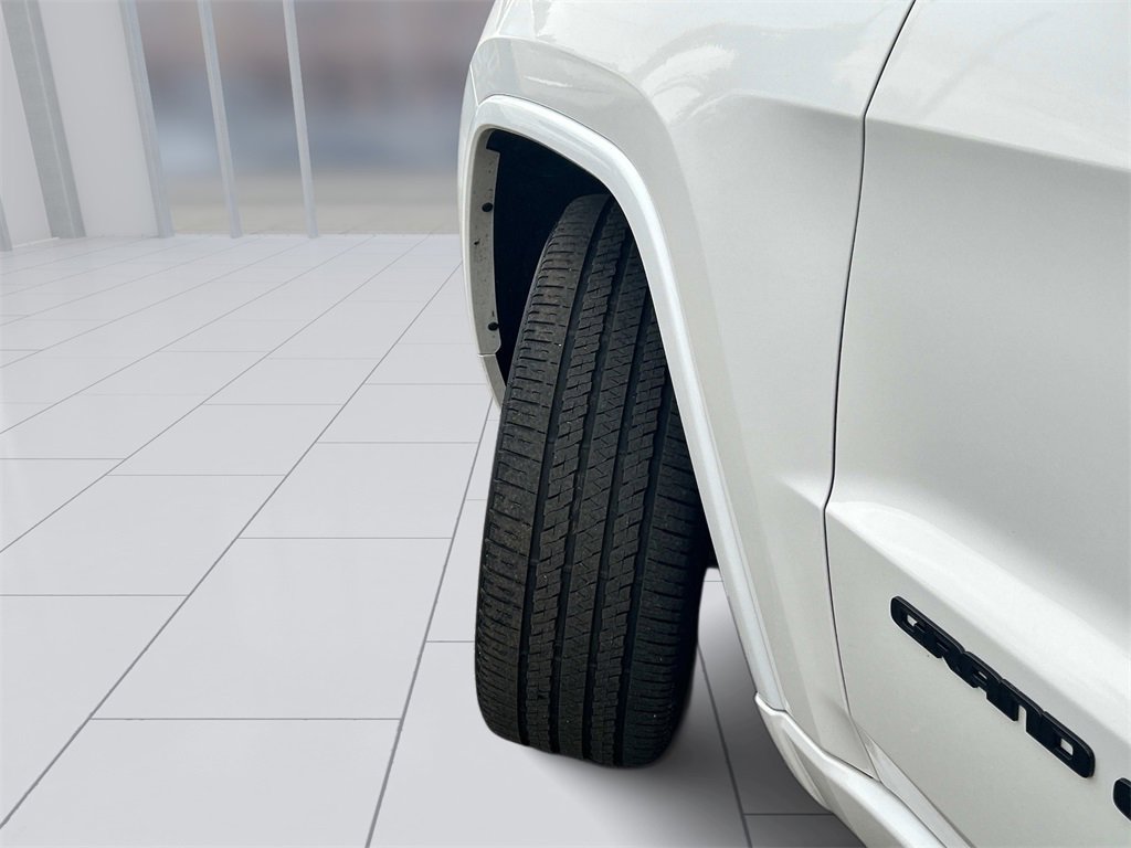 Used 2022 Jeep Grand Cherokee Laredo X image 9