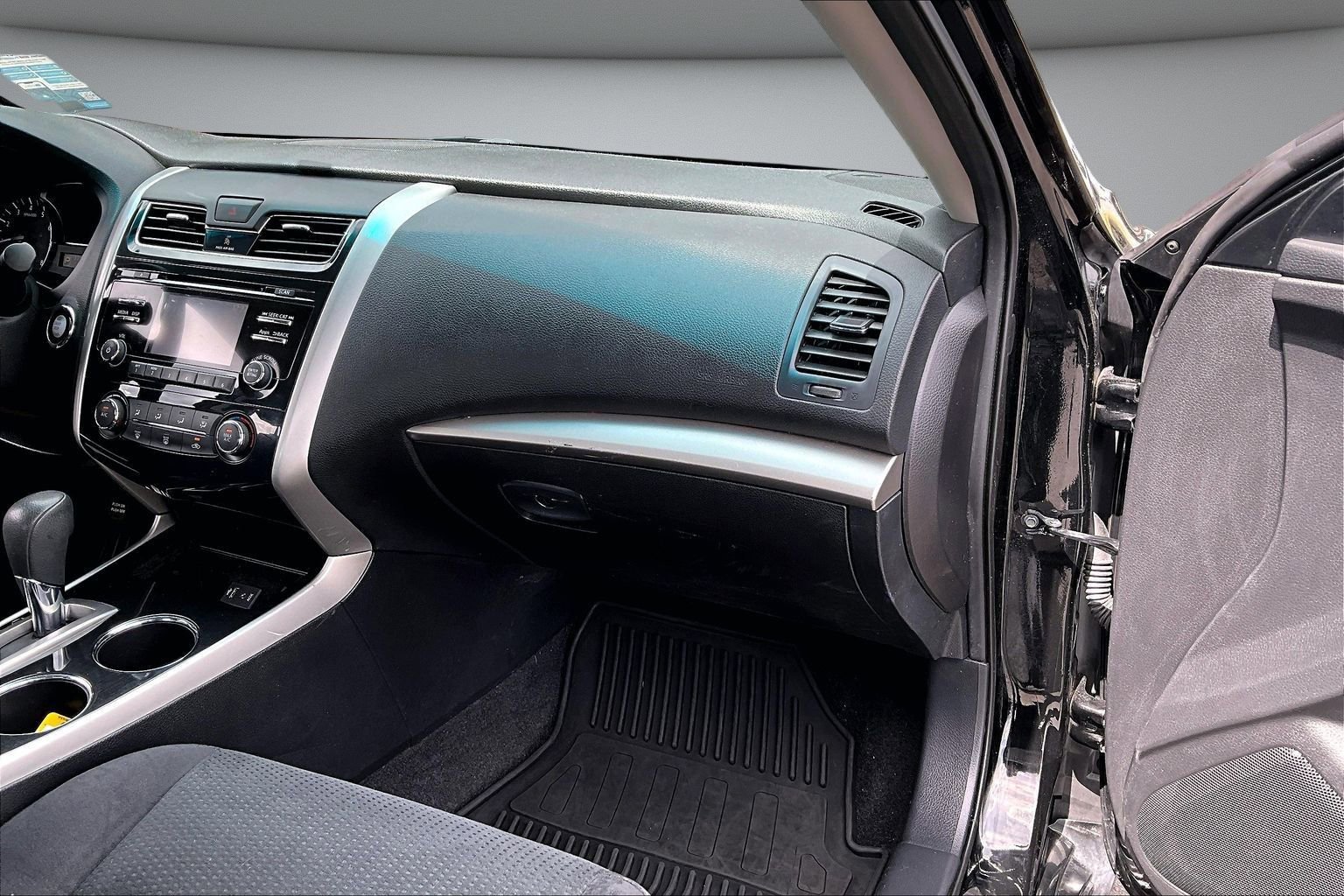 Used 2014 Nissan Altima 2.5 S w/ Display Audio Package FWD image 24