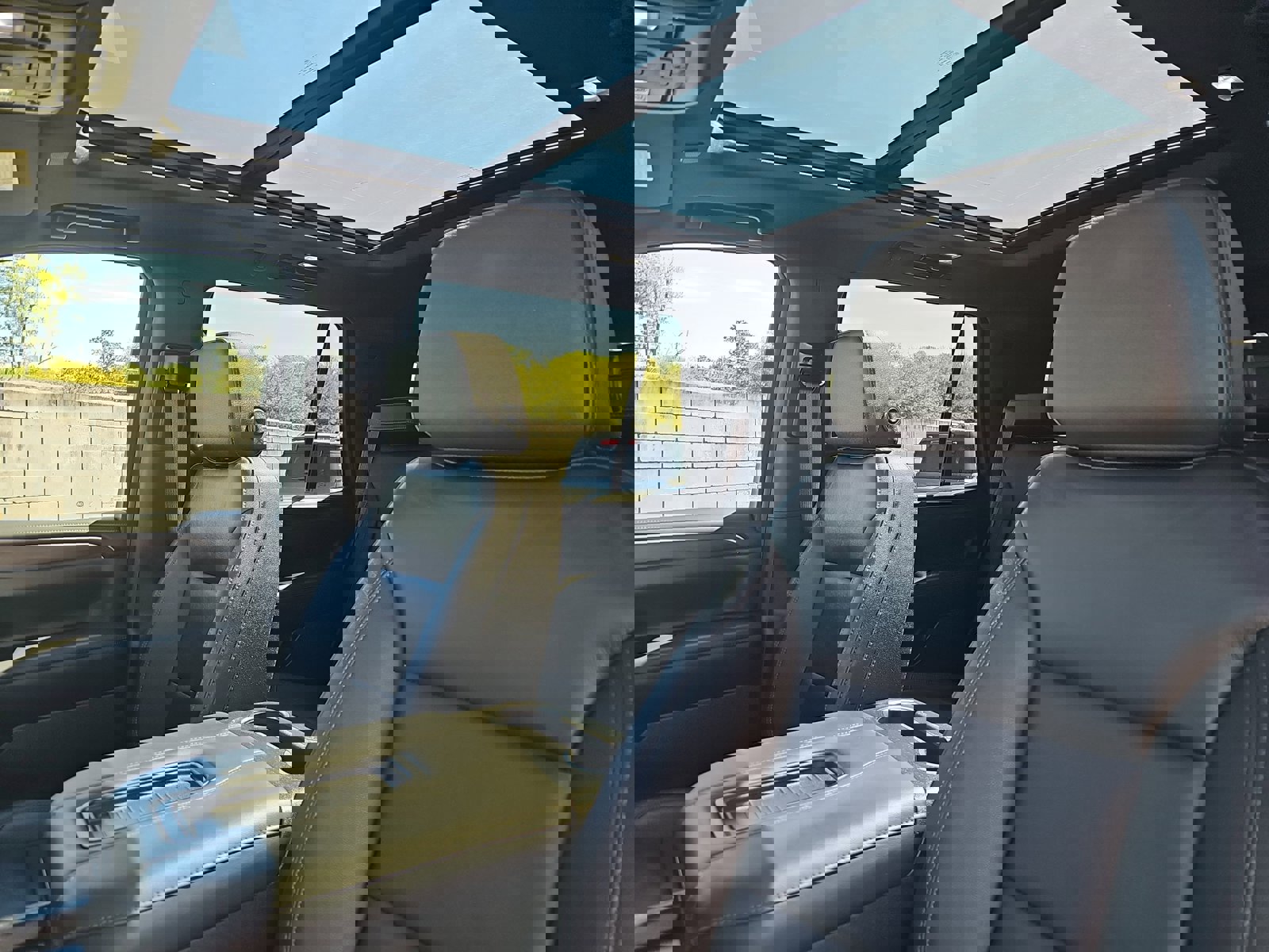 Used 2024 Chevrolet Tahoe LT w/ LT Signature Package image 15