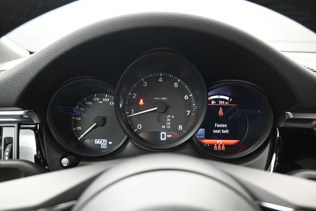 Used 2025 Porsche Macan AWD/4WD image 18