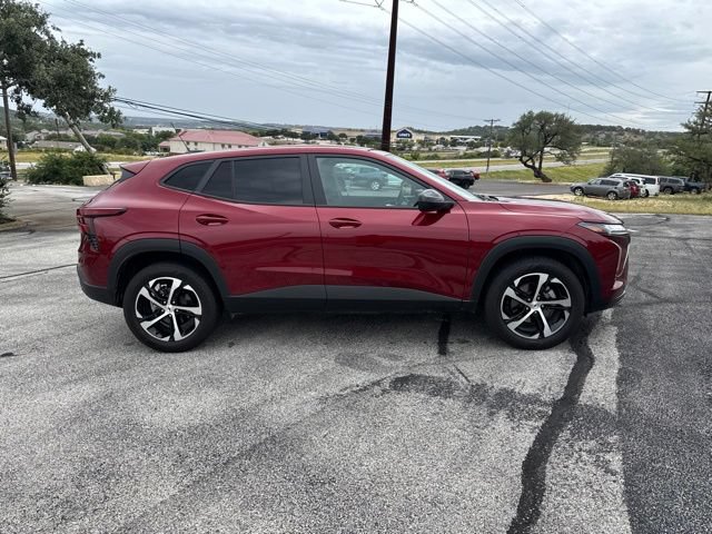Certified 2025 Chevrolet Trax RS w/ Sunroof Package FWD image 4