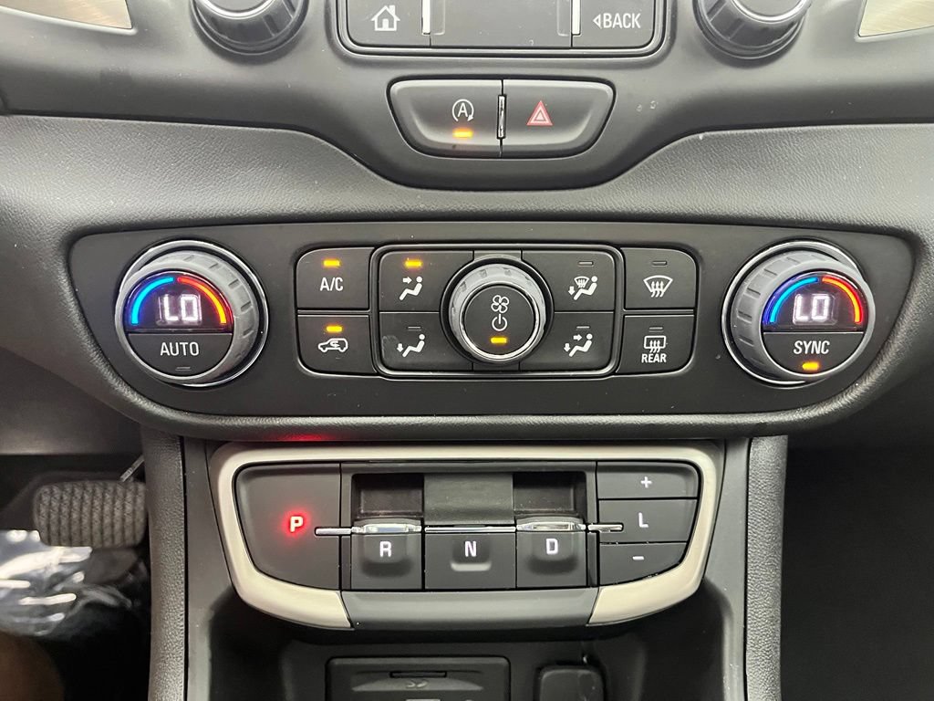 Used 2024 GMC Terrain Denali w/ Denali Premium Package AWD/4WD image 29