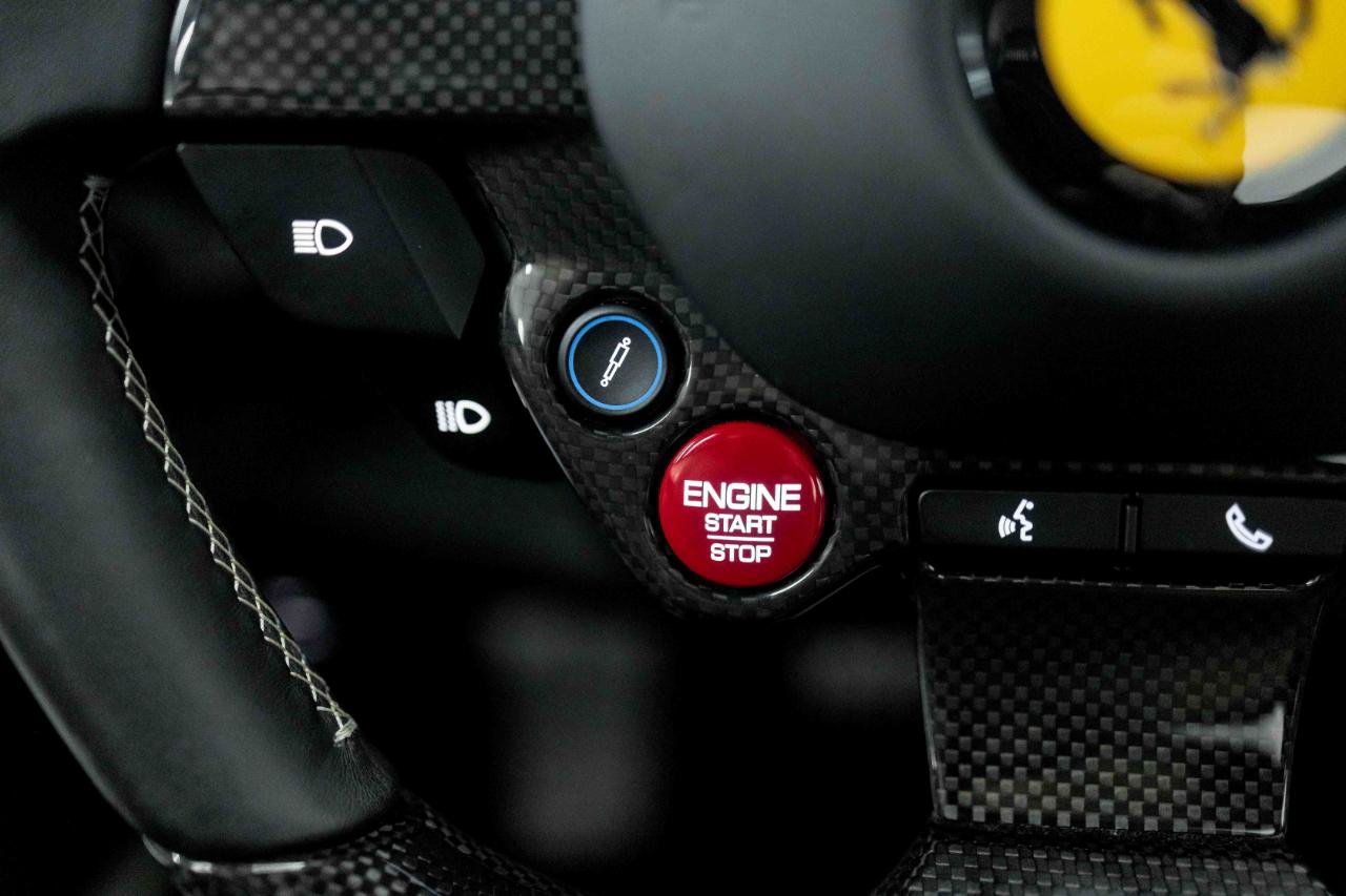 Used 2018 Ferrari 812 Superfast RWD image 73