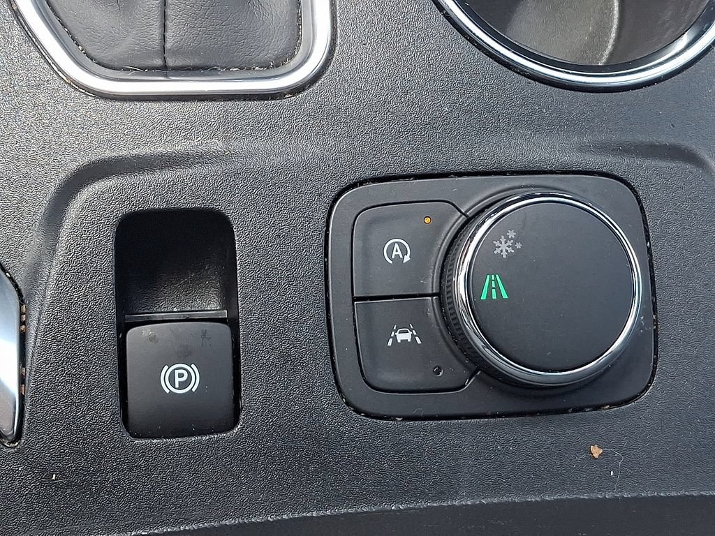 Certified 2023 Chevrolet Traverse LS FWD image 26