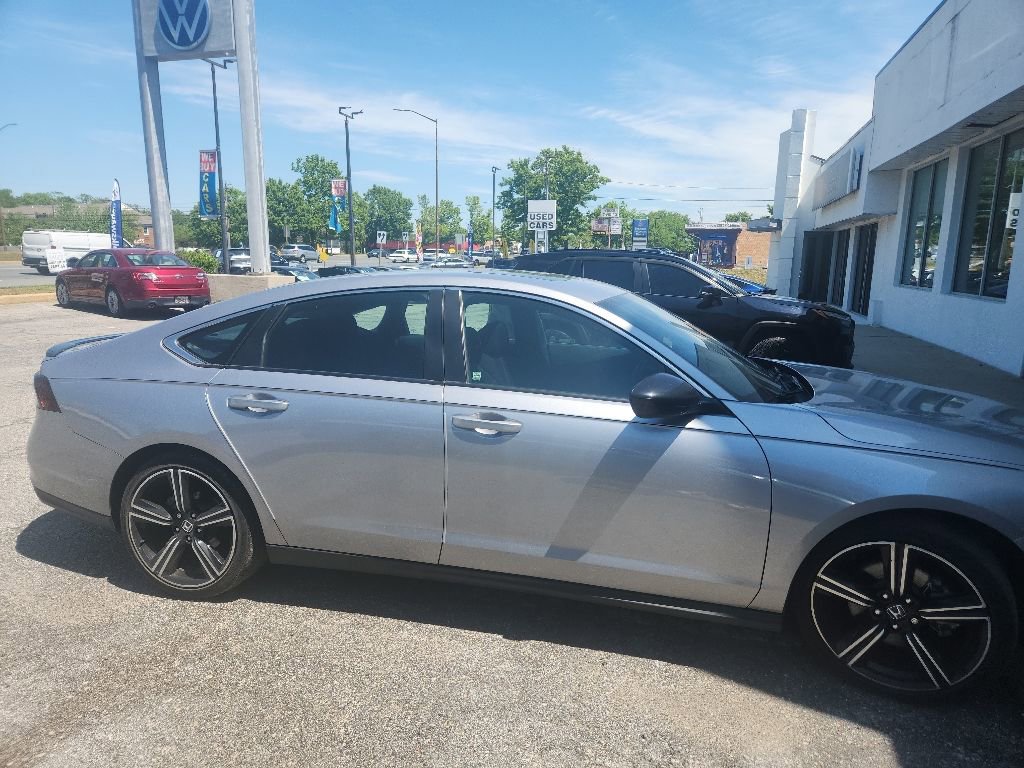 Used 2023 Honda Accord Sport image 2