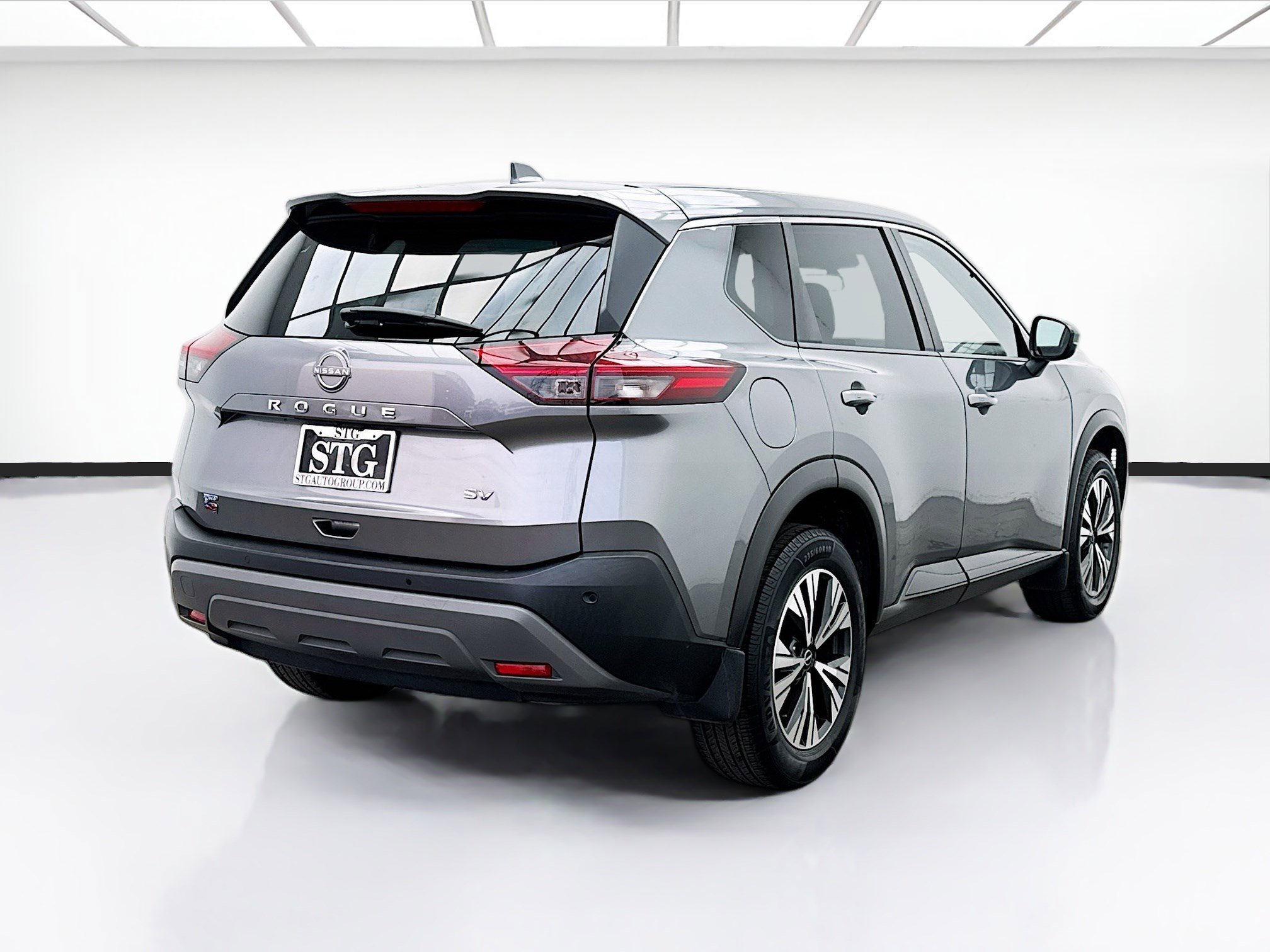 Used 2023 Nissan Rogue SV image 4