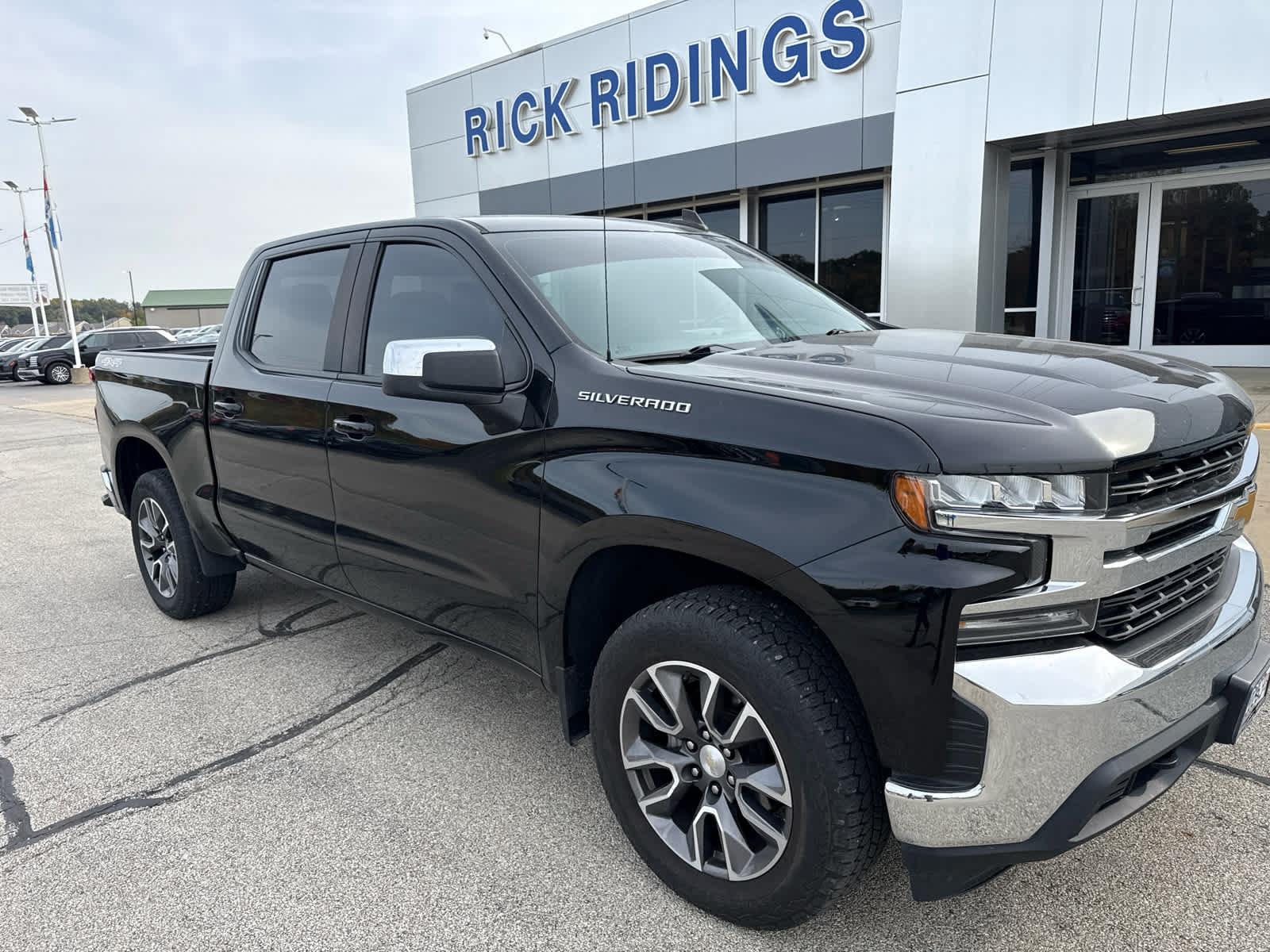 Used 2022 Chevrolet Silverado 1500 LT AWD/4WD image 5