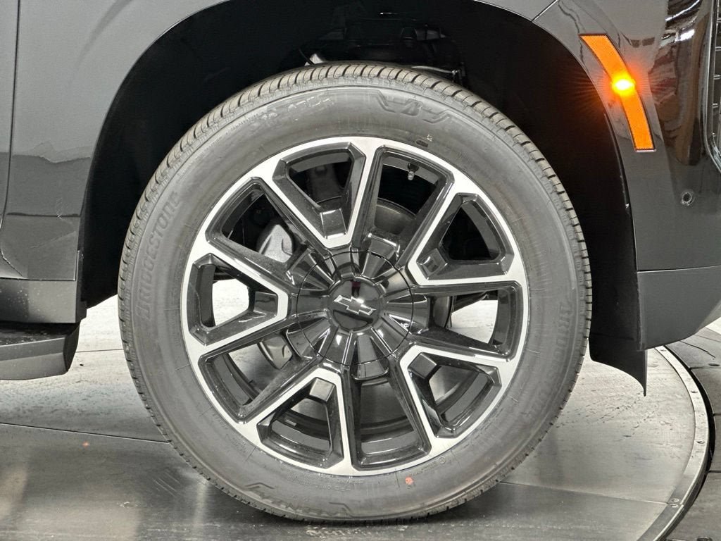 New 2026 Chevrolet Suburban RST w/ RST Capability Package AWD/4WD image 31