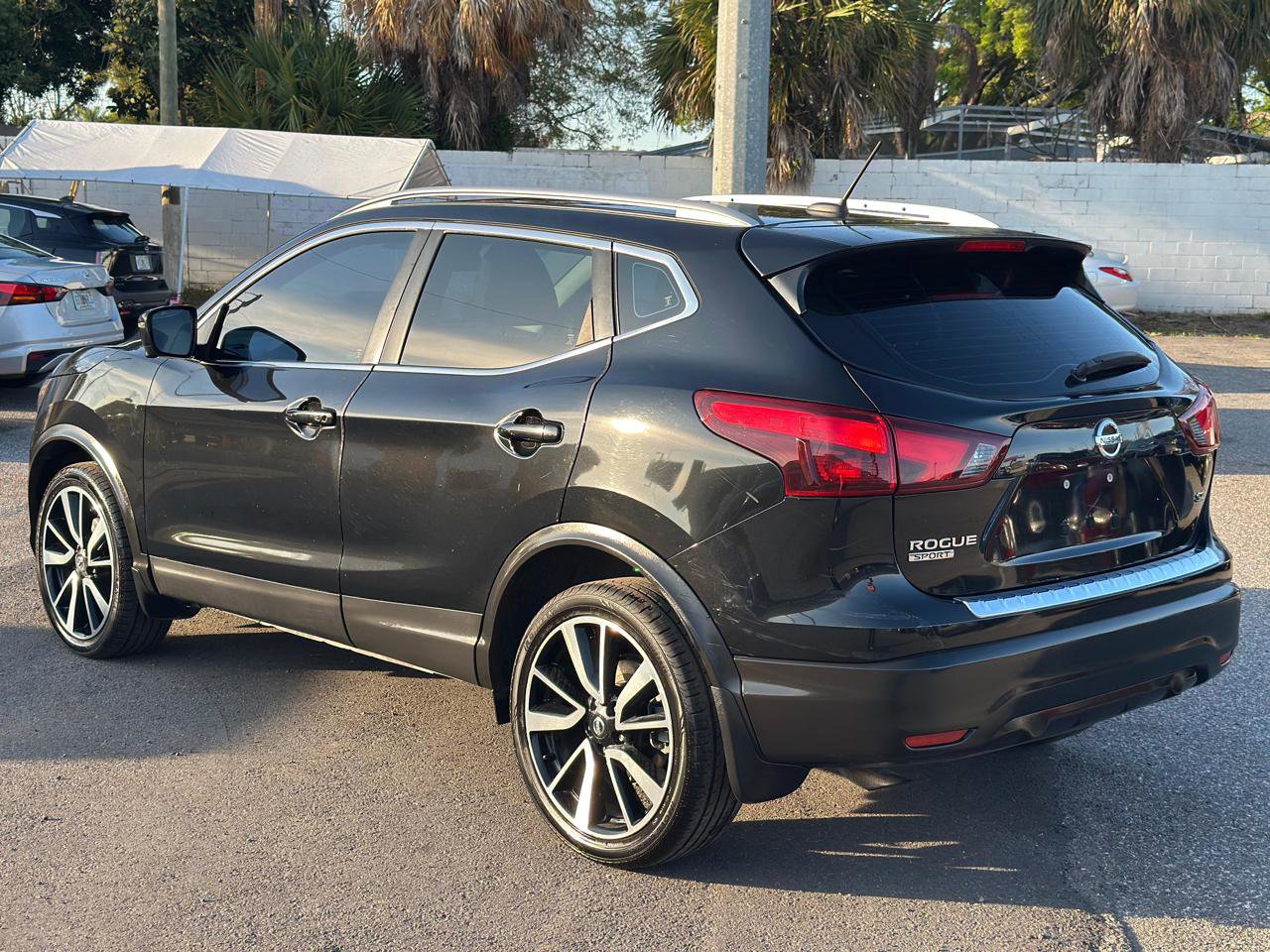 Used 2017 Nissan Rogue Sport SL w/ SL Premium Package FWD image 5
