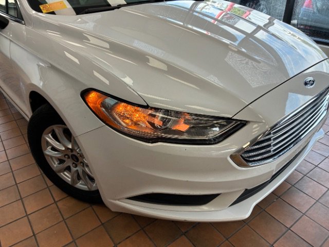 Used 2018 Ford Fusion S image 2