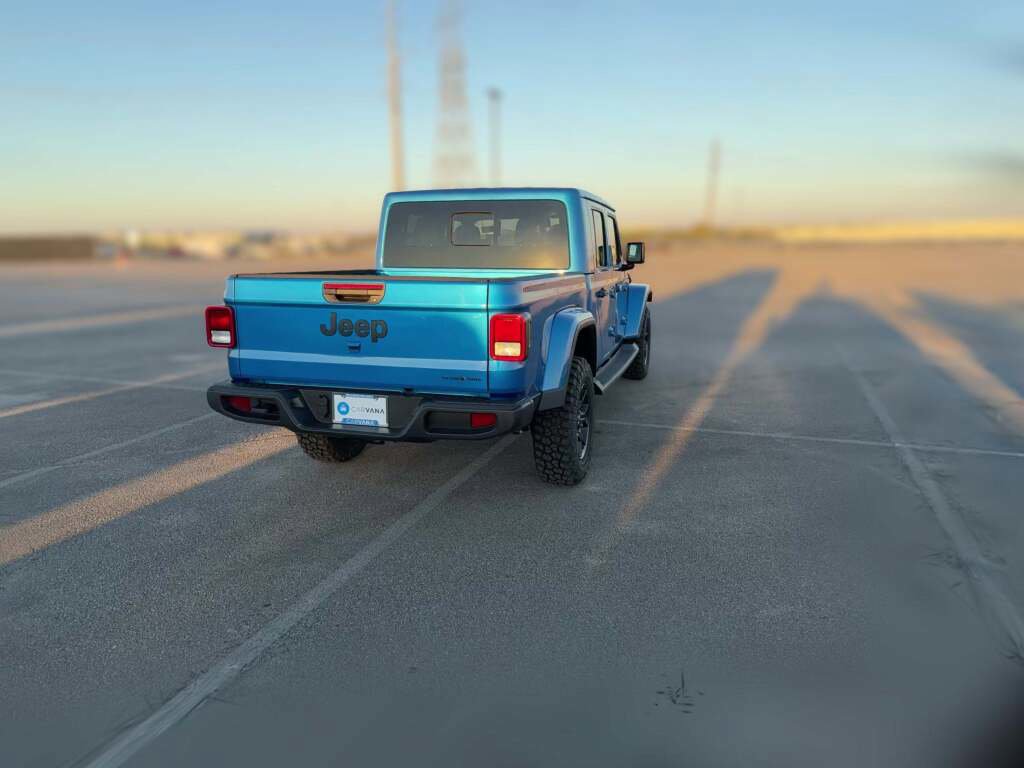 New 2025 Jeep Gladiator Sport image 11