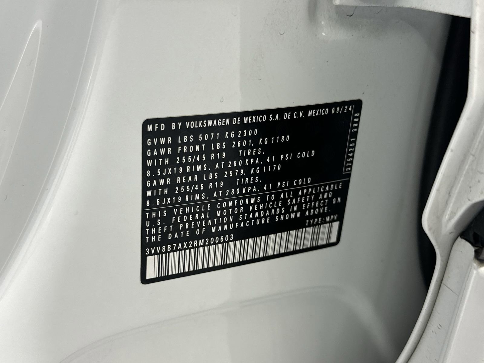 Used 2024 Volkswagen Tiguan SE R-Line image 39