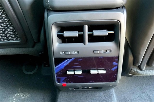 Used 2025 Porsche Macan 4 Electric image 30