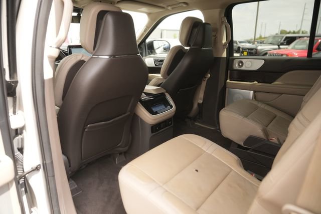 Used 2023 Lincoln Navigator L Reserve image 11