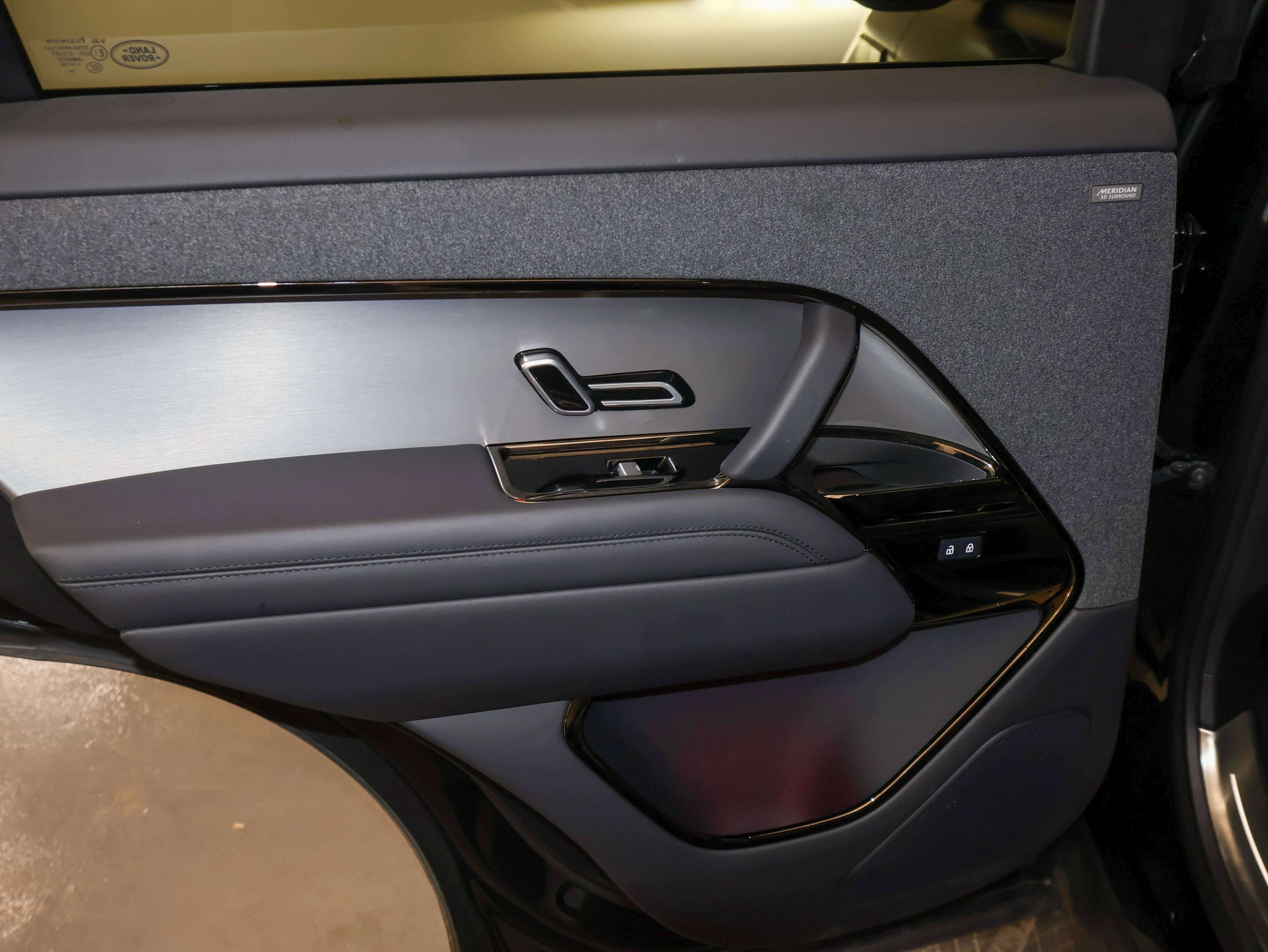 Used 2025 Land Rover Range Rover Sport Dynamic SE image 26