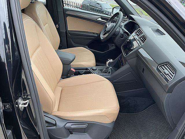 Used 2022 Volkswagen Tiguan SE AWD/4WD image 22