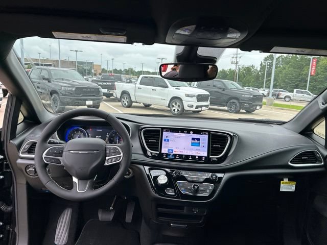 New 2027 Chrysler Pacifica Select FWD image 37