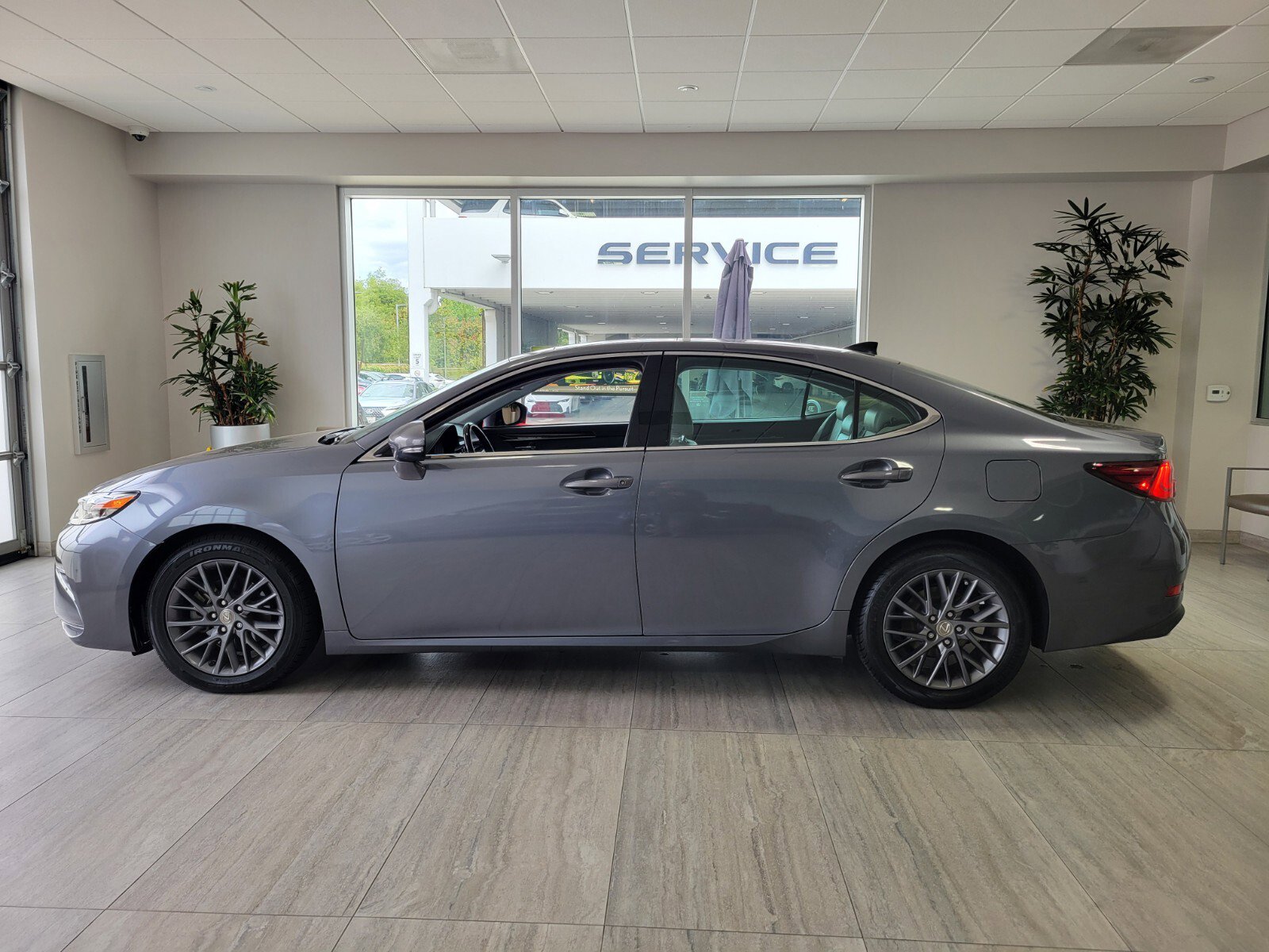 Used 2018 Lexus ES 350 w/ Navigation System Package FWD image 2