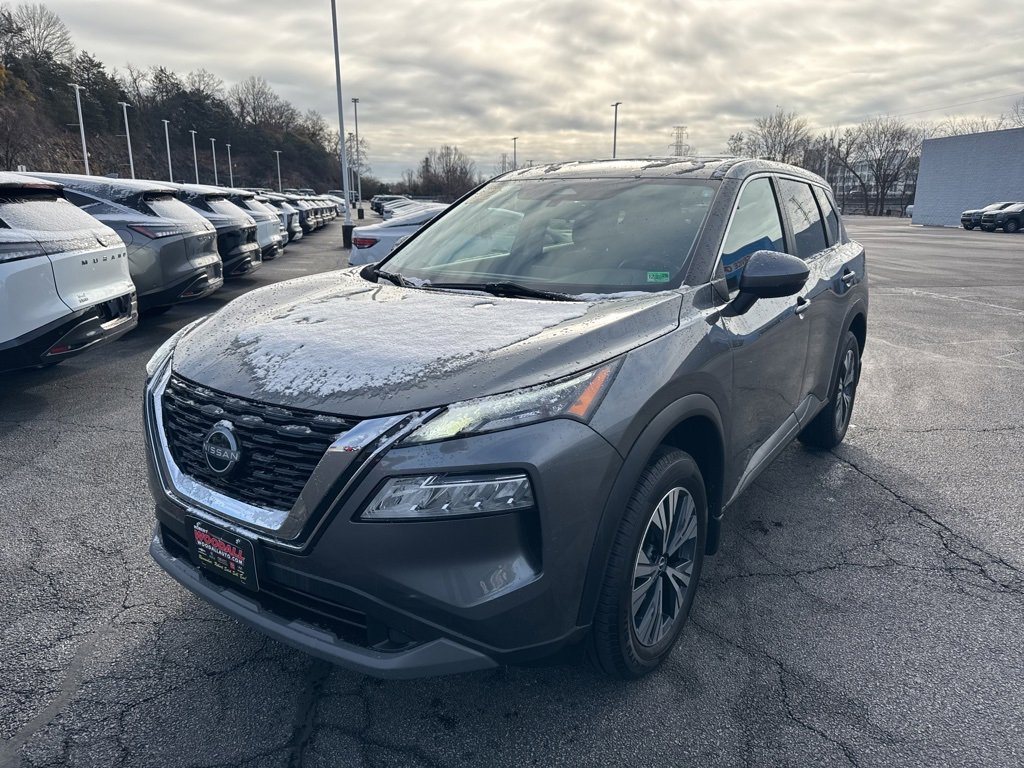 Used 2022 Nissan Rogue SV image 3