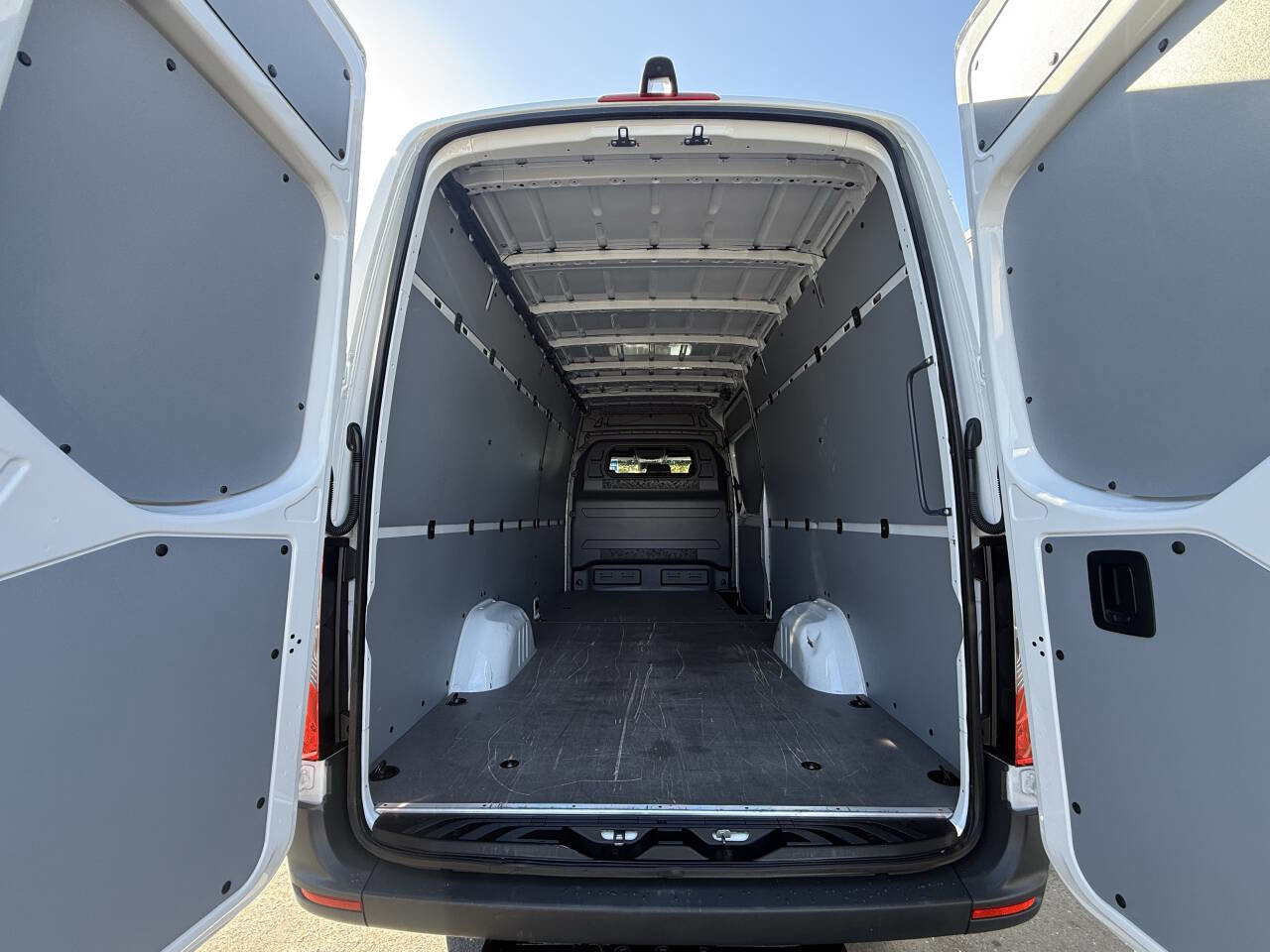 Used 2023 Mercedes-Benz Sprinter 2500 image 10