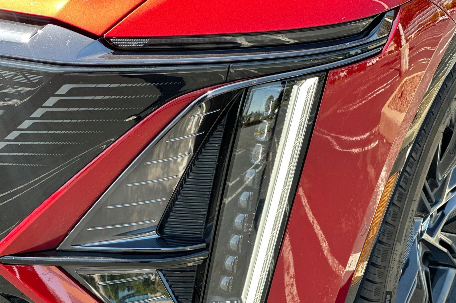 Certified 2026 Cadillac Lyriq Signature Sport w/ LPO, Floor Liner Package AWD/4WD image 48