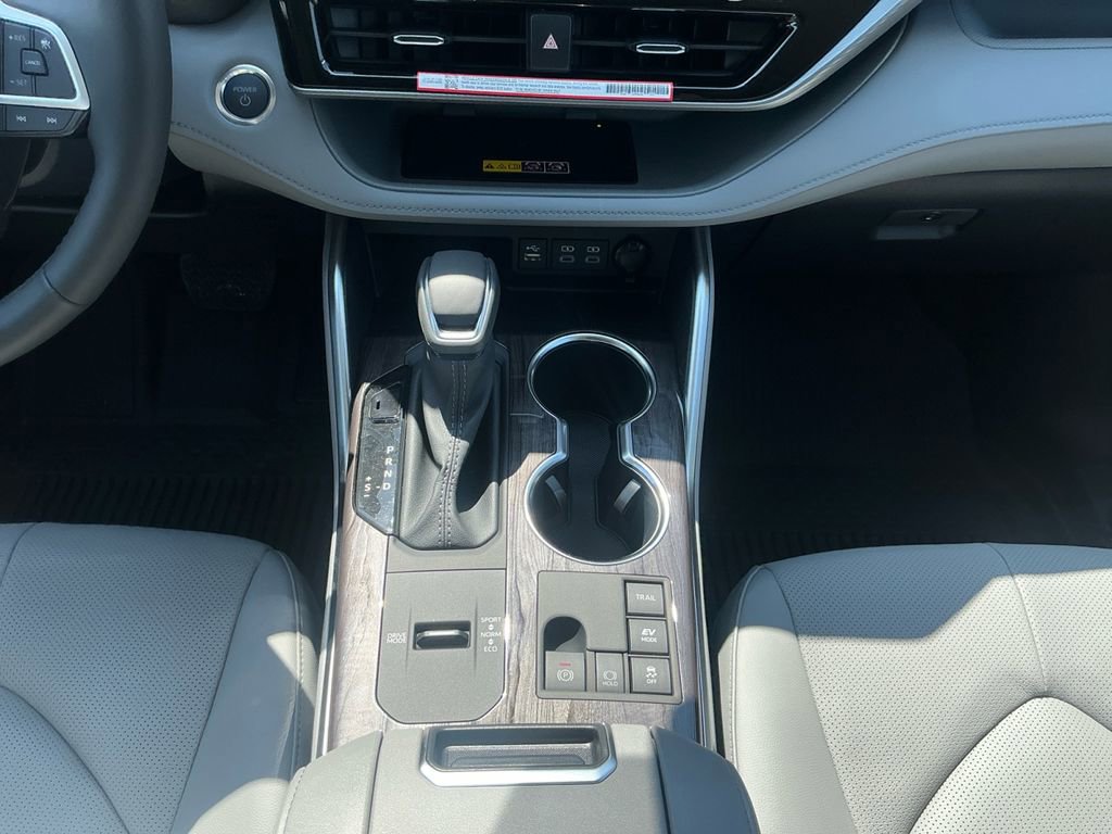 New 2026 Toyota Highlander Platinum image 12