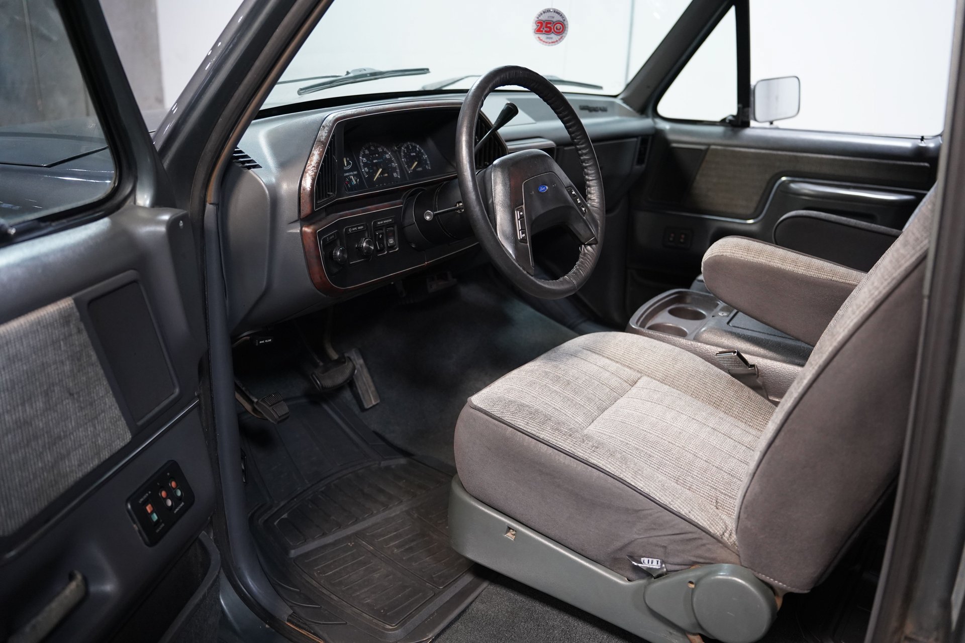 Used 1989 Ford Bronco AWD/4WD image 4