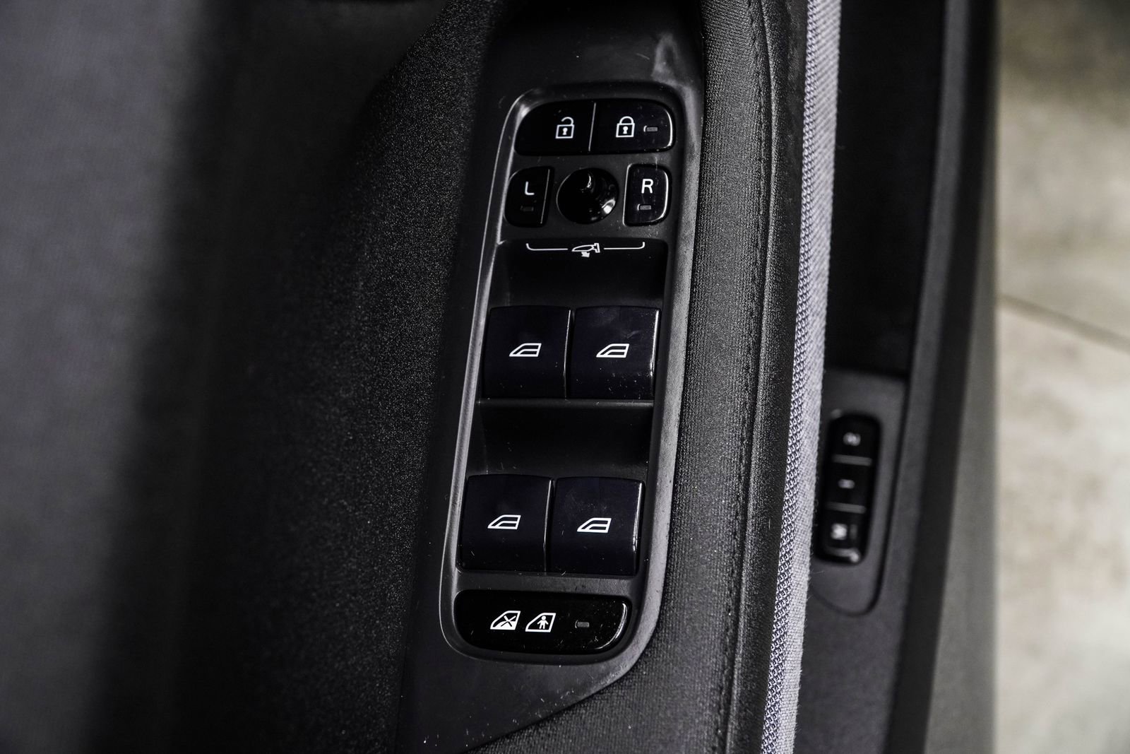 Used 2022 Polestar Polestar 2 w/ Plus Package image 33