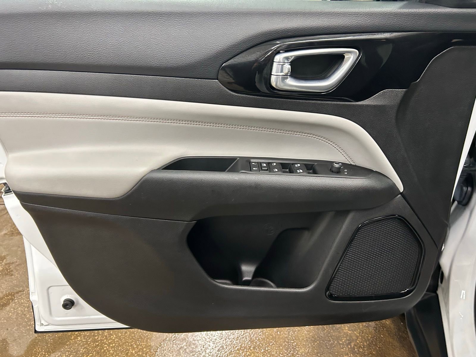 Certified 2022 Jeep Compass Limited image 10