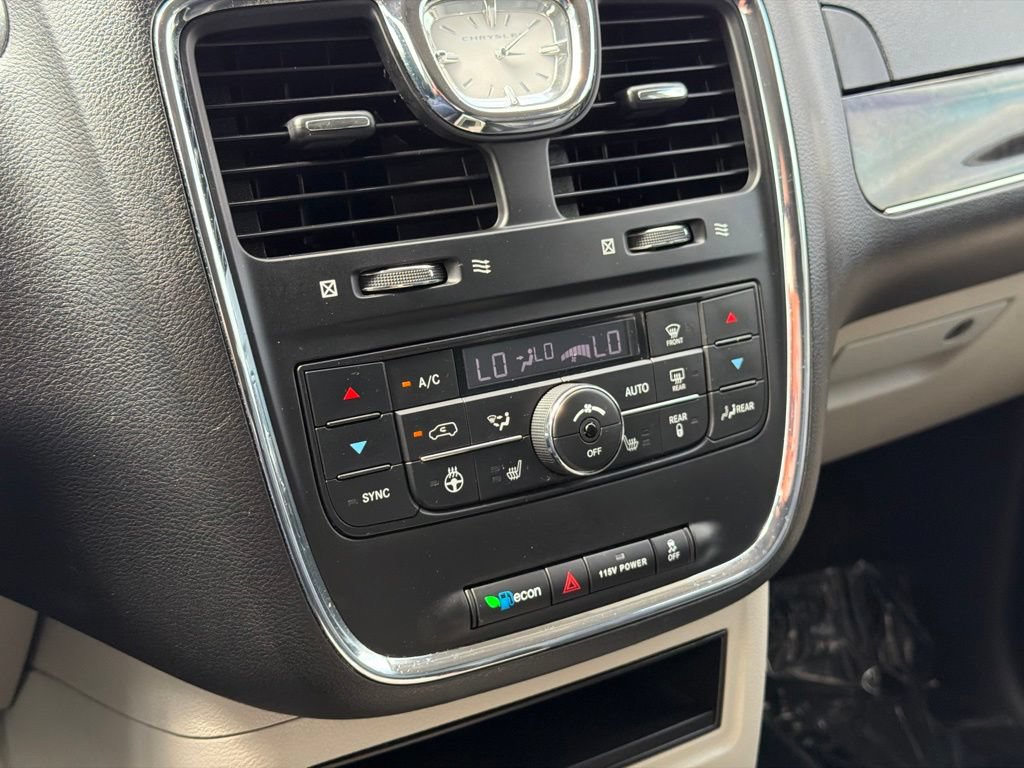 Used 2016 Chrysler Town & Country Touring-L w/ Driver Convenience Group FWD image 15