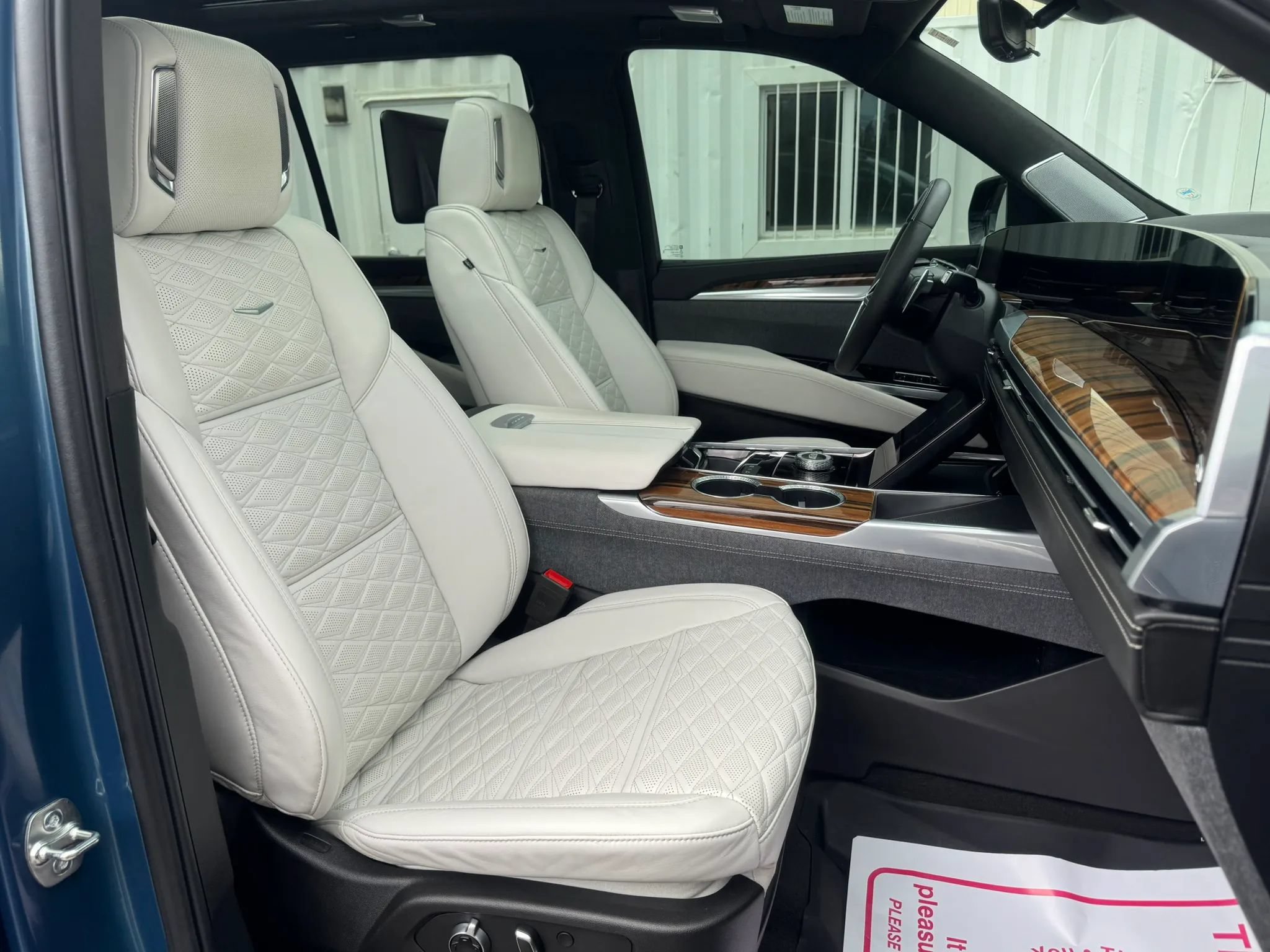 Used 2025 Cadillac Escalade Sport Platinum w/ LPO, Floor Liner Package AWD/4WD image 34