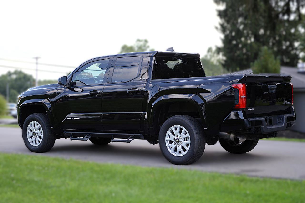 Used 2026 Toyota Tacoma SR5 AWD/4WD image 7