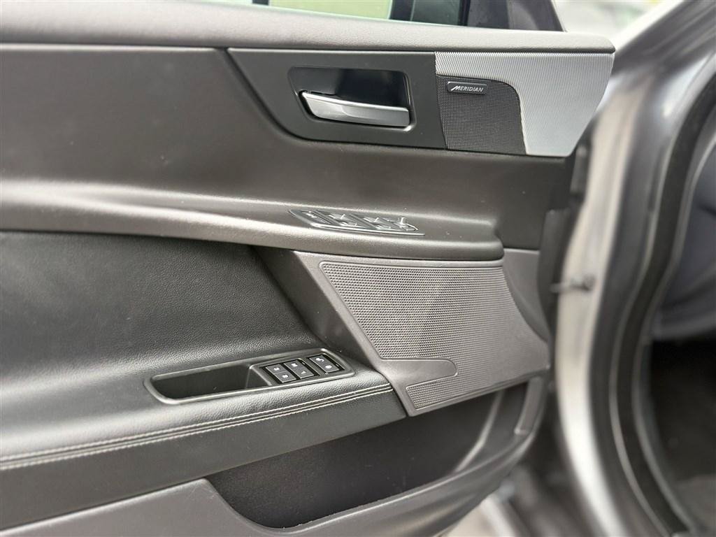 Used 2018 Jaguar XE S AWD/4WD image 15