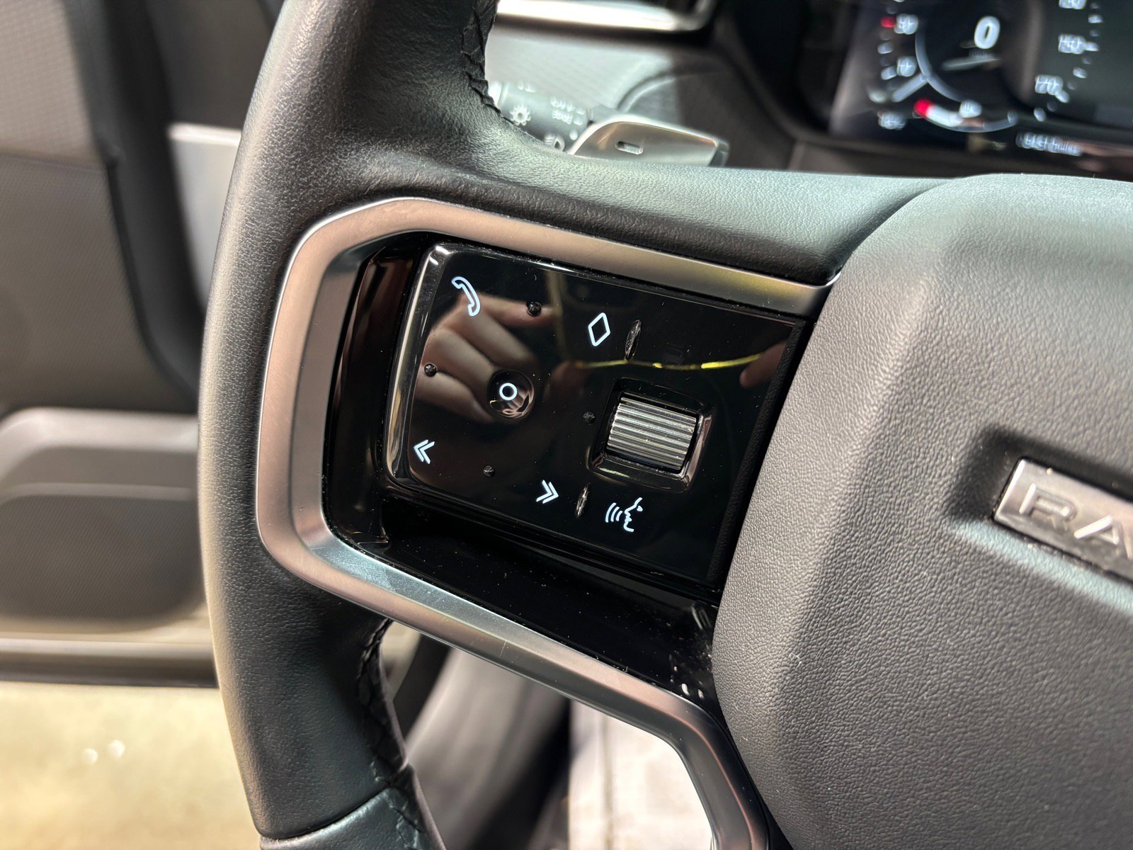 Used 2023 Land Rover Range Rover Velar R-Dynamic S AWD/4WD image 21