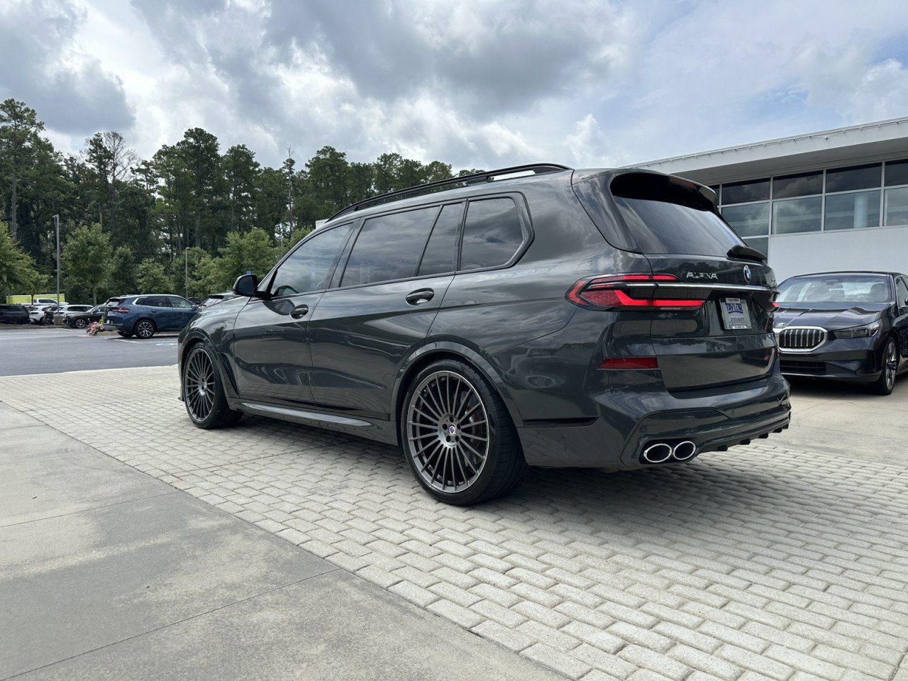 Used 2024 BMW ALPINA XB7 AWD/4WD image 3