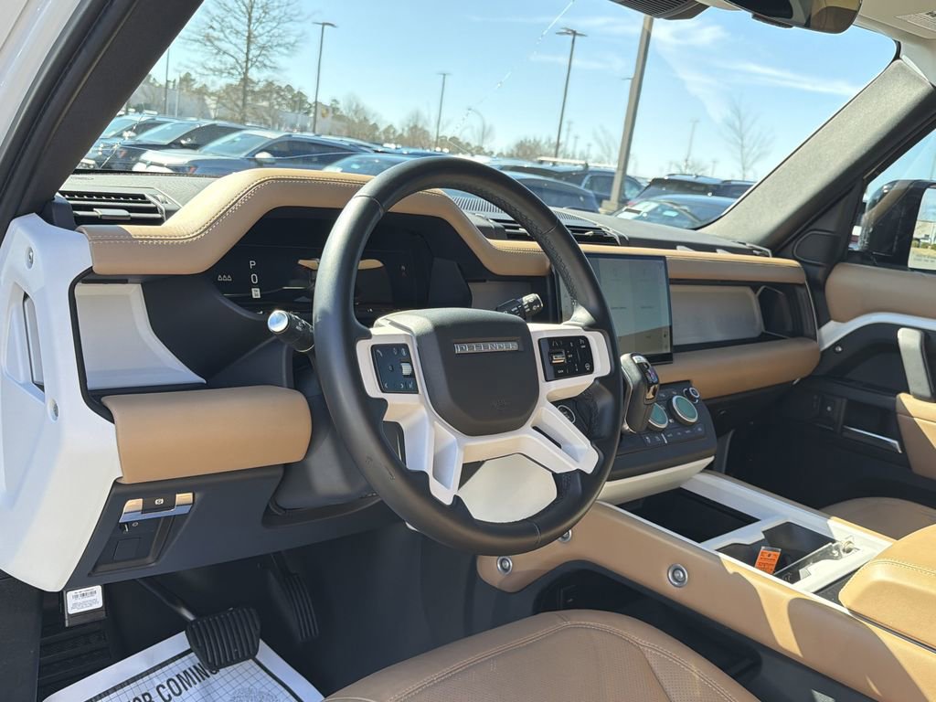 Used 2025 Land Rover Defender 110 S image 10