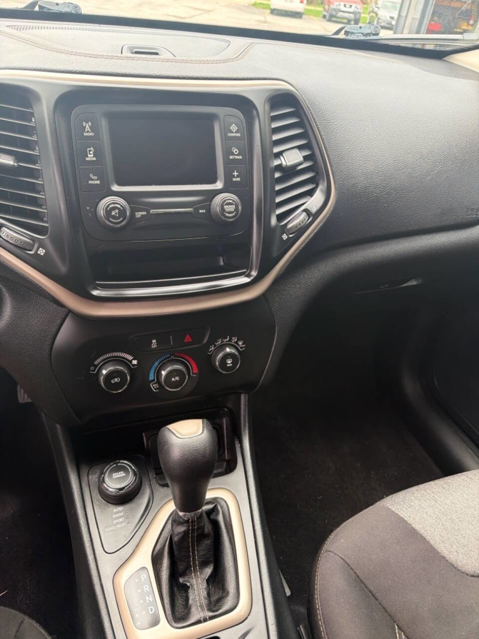 Used 2016 Jeep Cherokee Sport AWD/4WD image 12