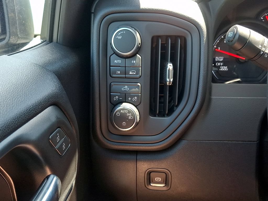 New 2026 Chevrolet Silverado 1500 Custom w/ Turbomax Blackout Package AWD/4WD image 15